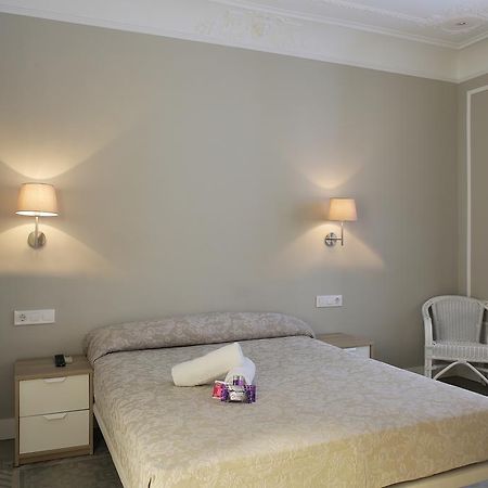 Hostal Medea Barcelona Kamer foto