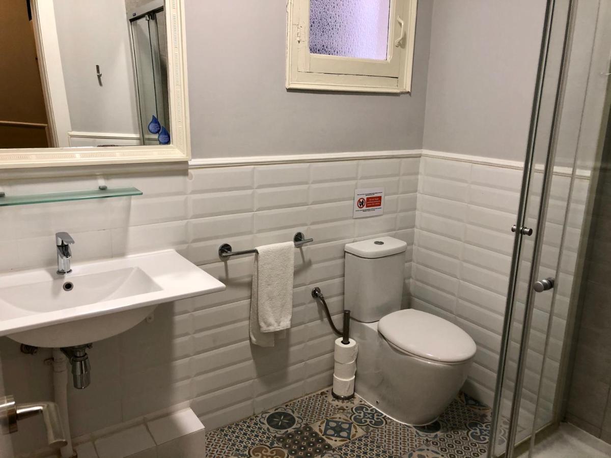 Hostal Medea Barcelona Buitenkant foto