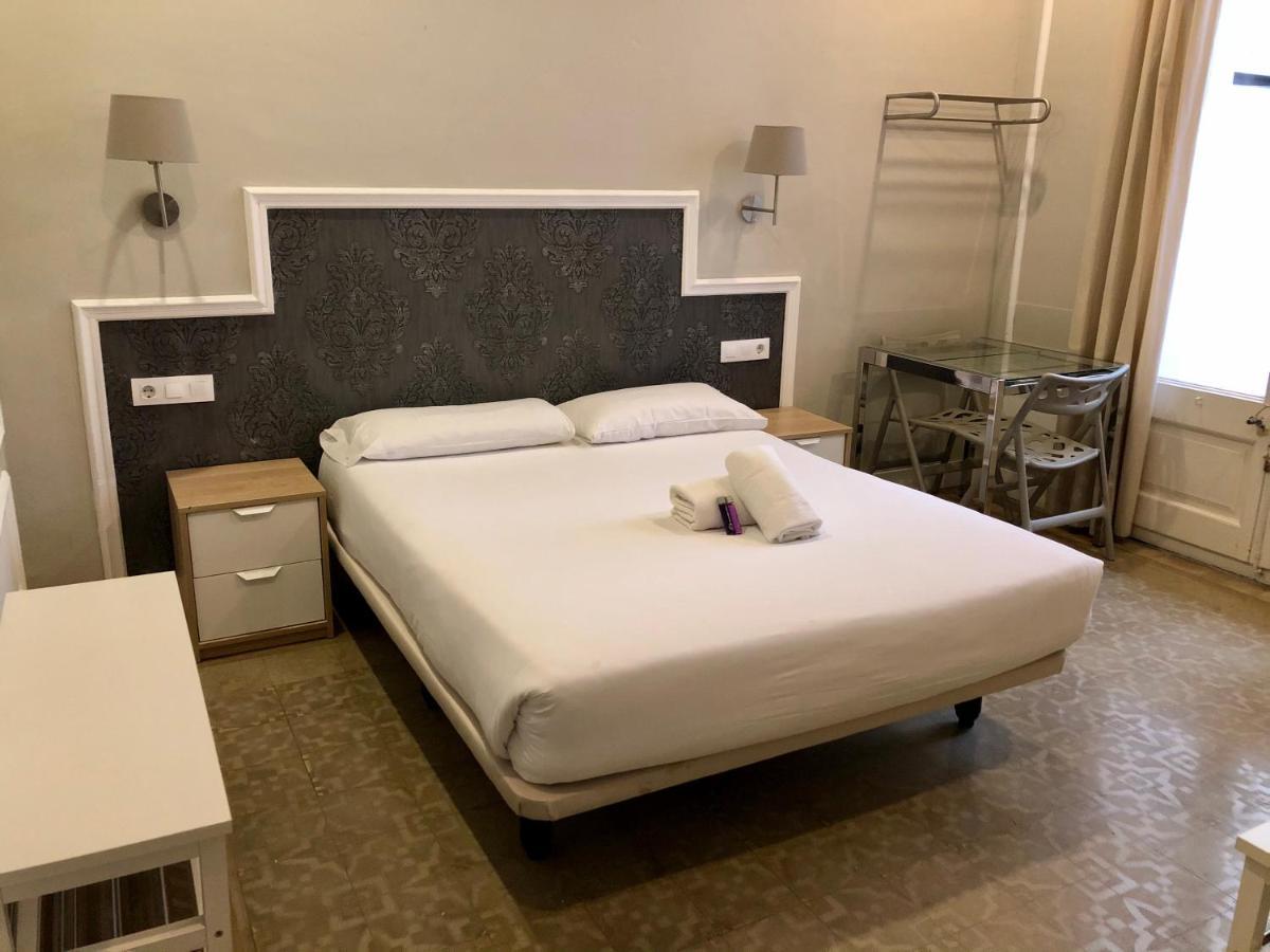 Hostal Medea Barcelona Buitenkant foto